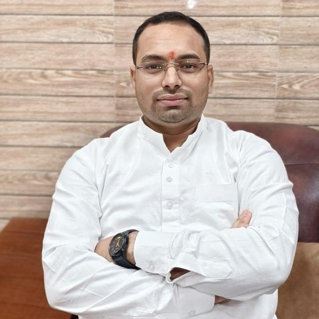 डॉ0 सौरभ द्विवेदी